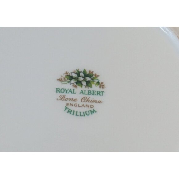 Vintage Set of 4 Royal Albert Bread Plates Trillium Pattern Made in England Bone - Picture 4 of 5